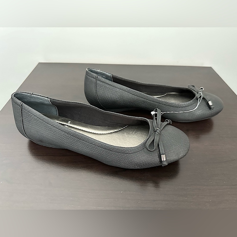 Bandolino Flats Black Women's Size 6.5M
